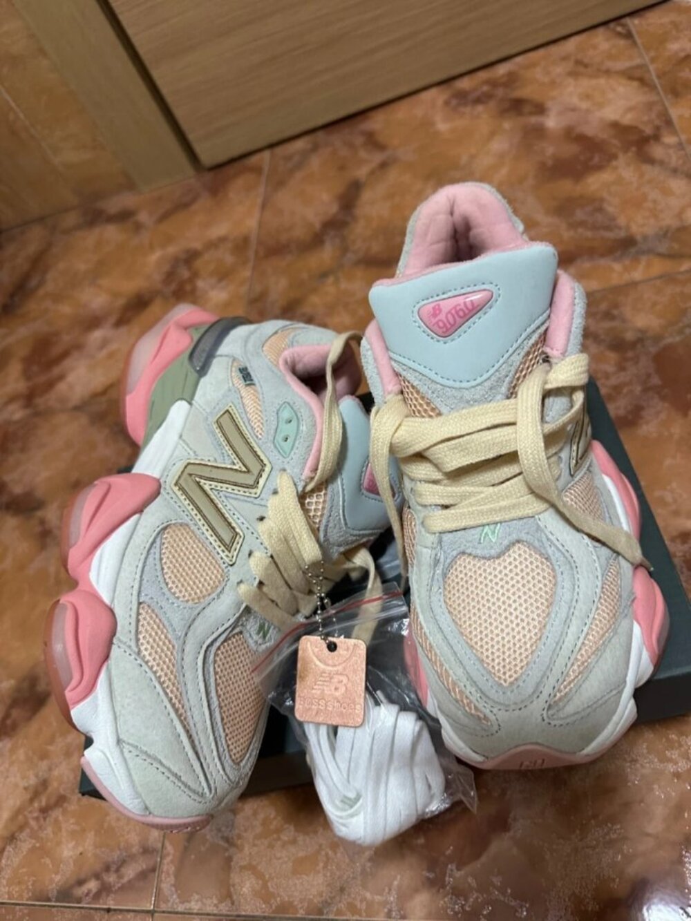 Sneakers with a thick sole, size EU 41.5 / US 8 - Picture 3 of 9